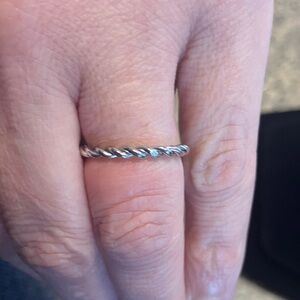 Elegant Silver Twisted Band Ring
